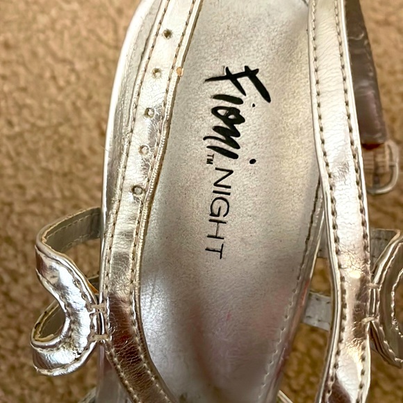 Fiona women’s silver strappy heels - Picture 4 of 6